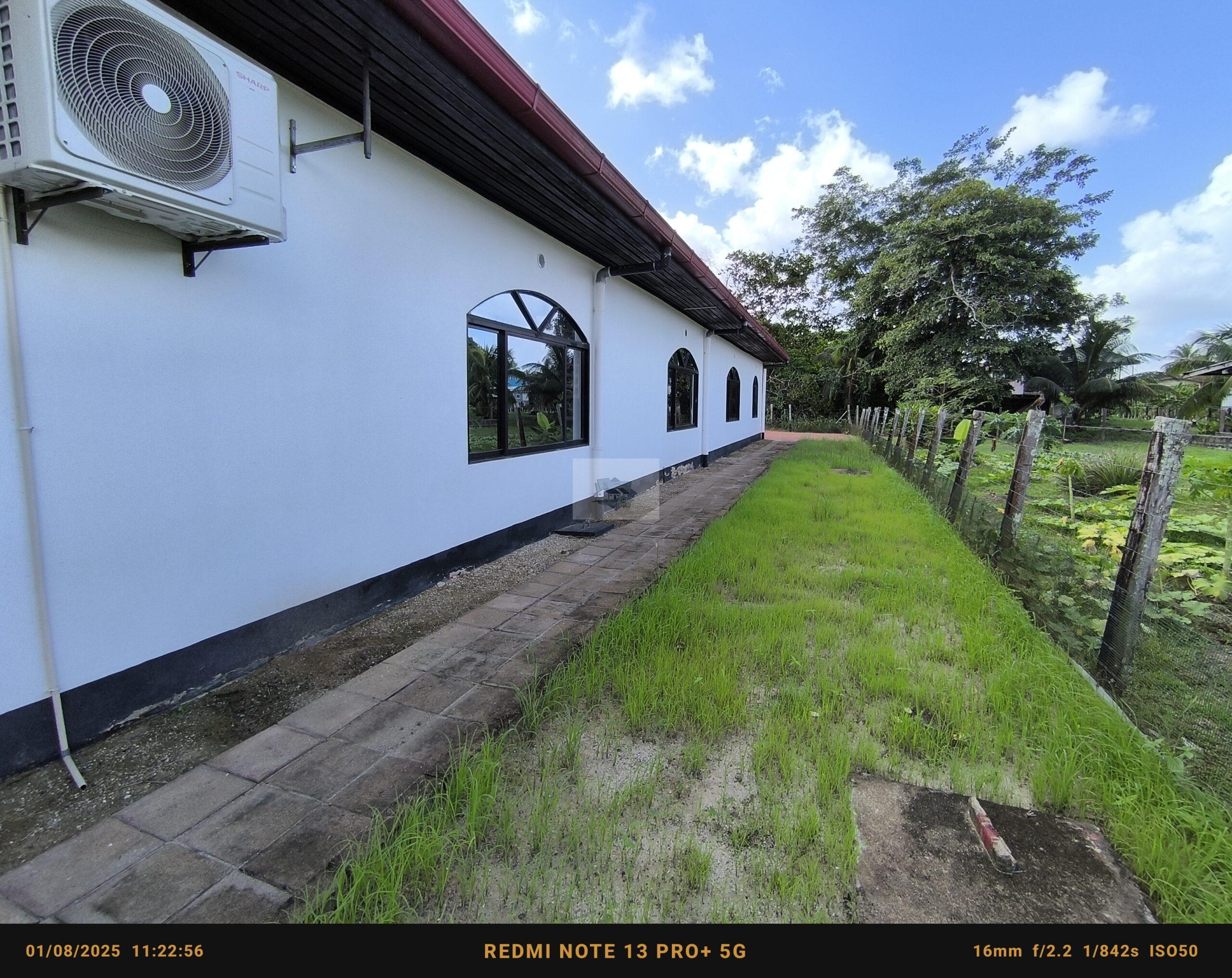 Ruime villa met groot perceel te koop in Jakin project te highway.