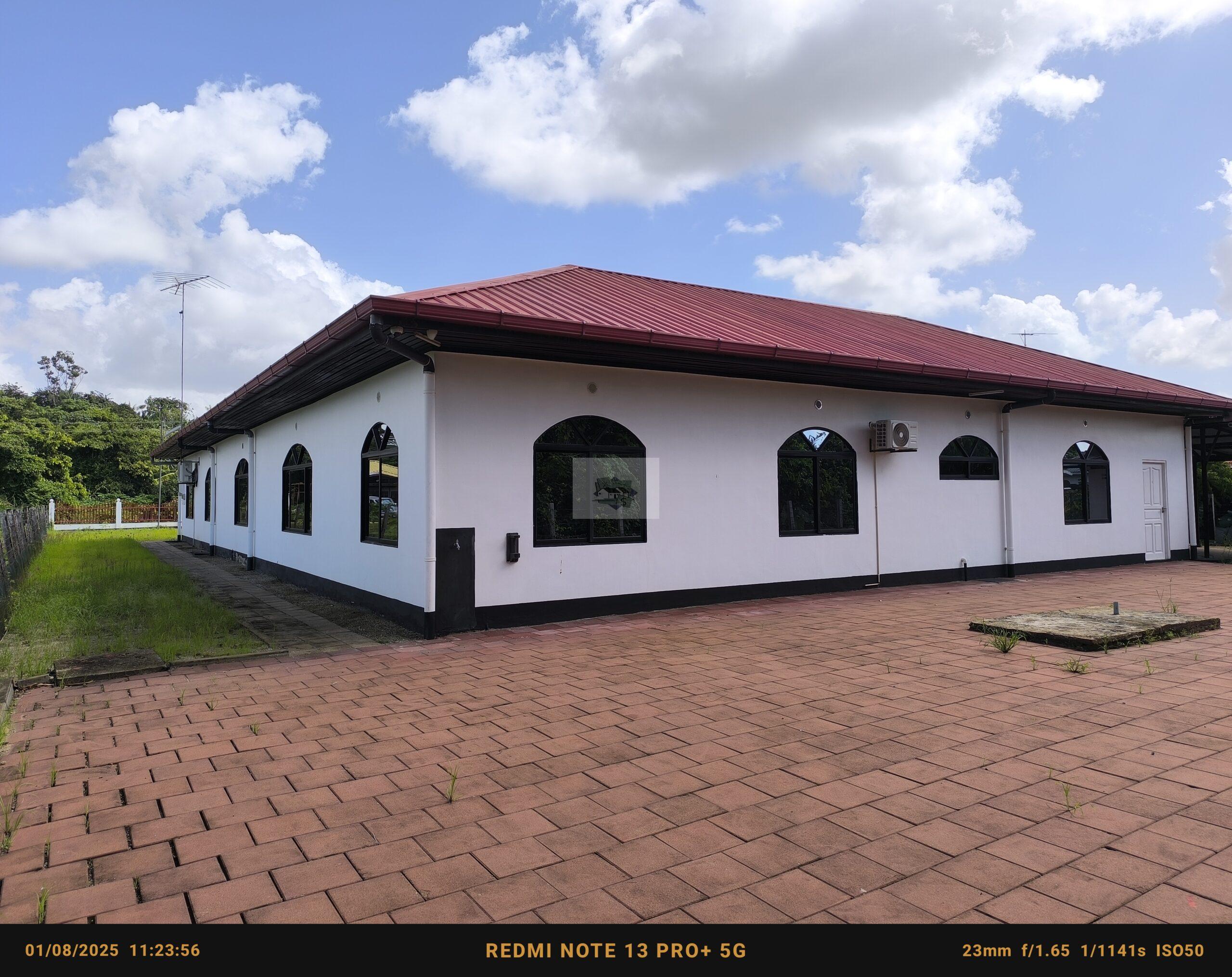 Ruime villa met groot perceel te koop in Jakin project te highway.