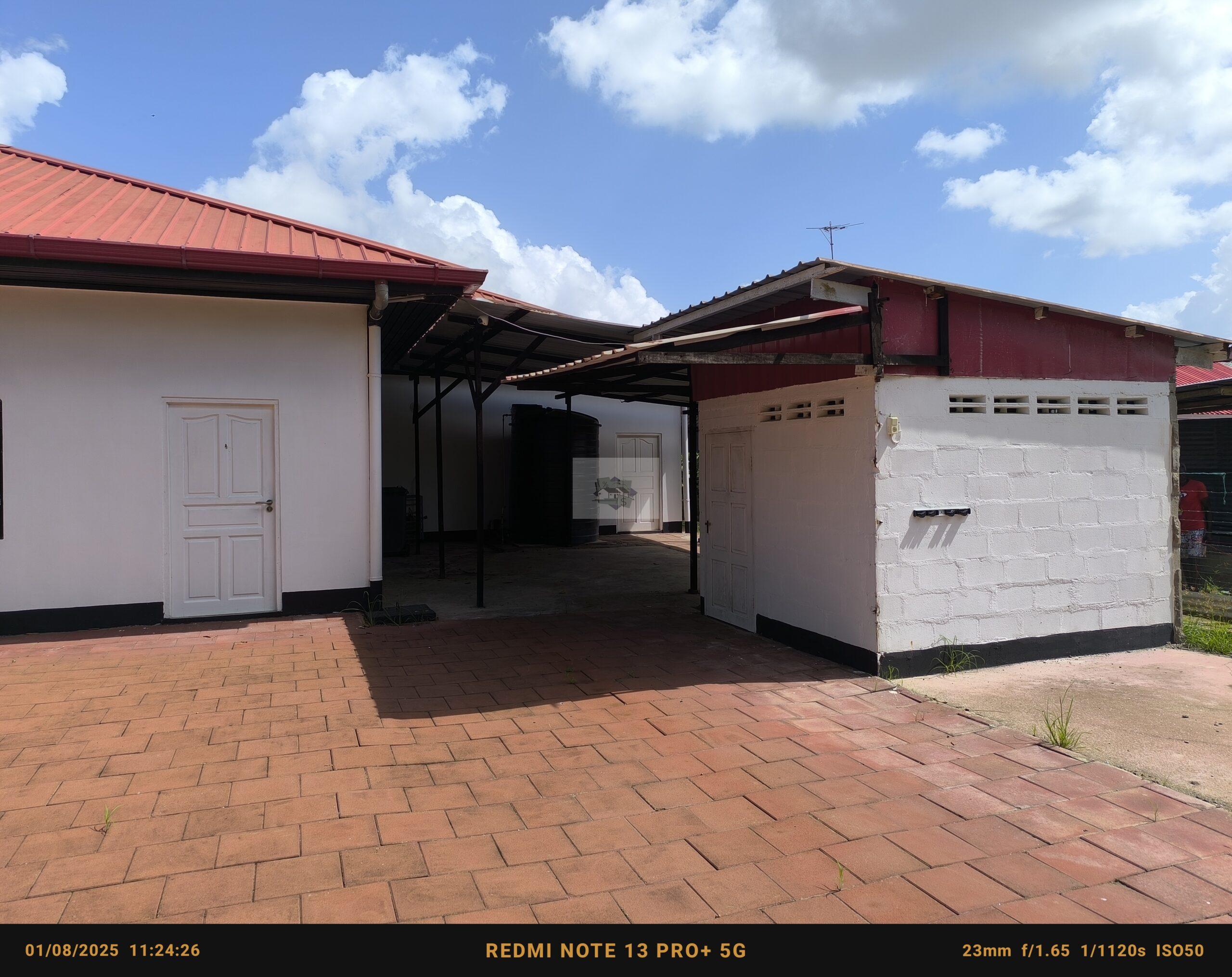 Ruime villa met groot perceel te koop in Jakin project te highway.