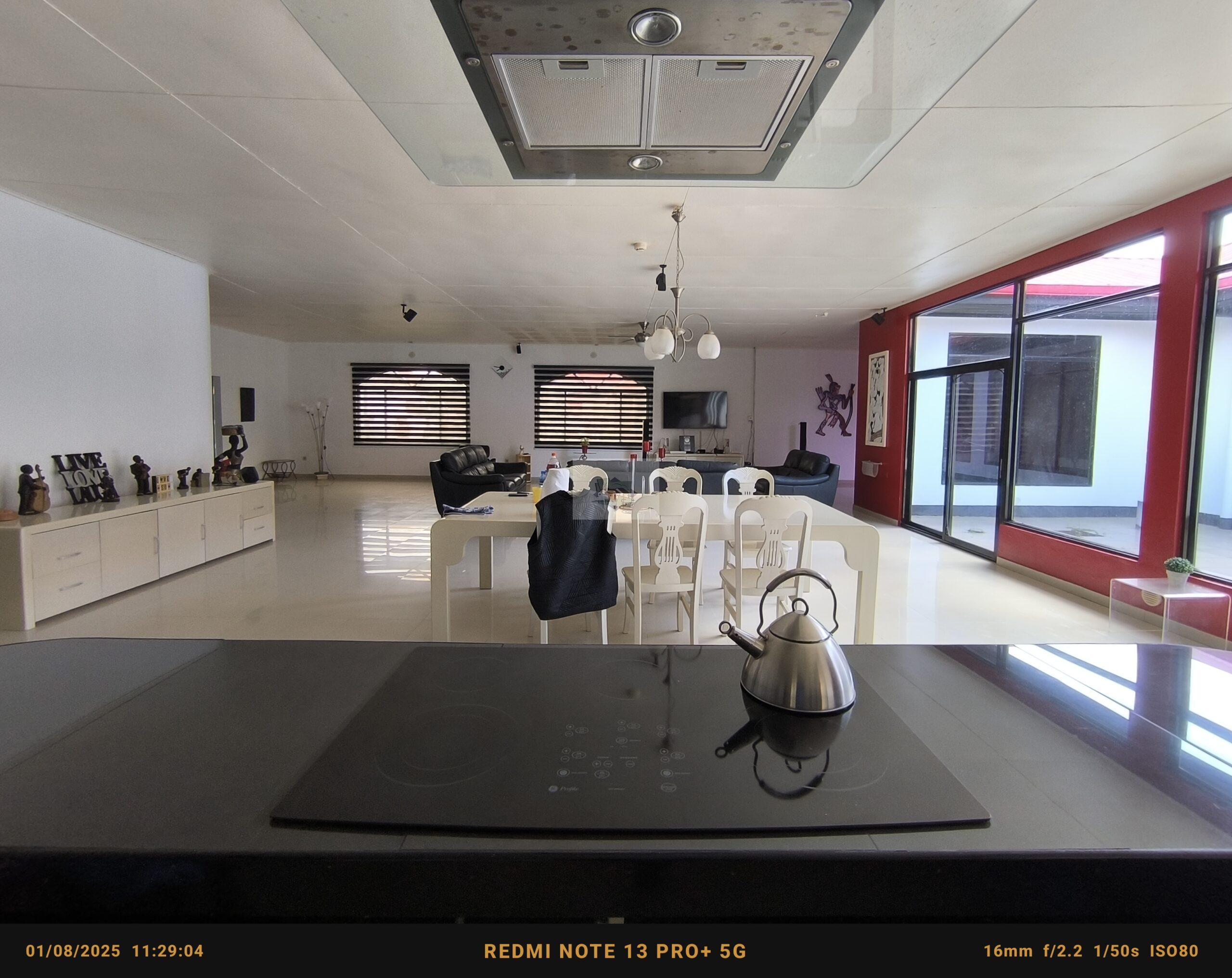 Ruime villa met groot perceel te koop in Jakin project te highway.