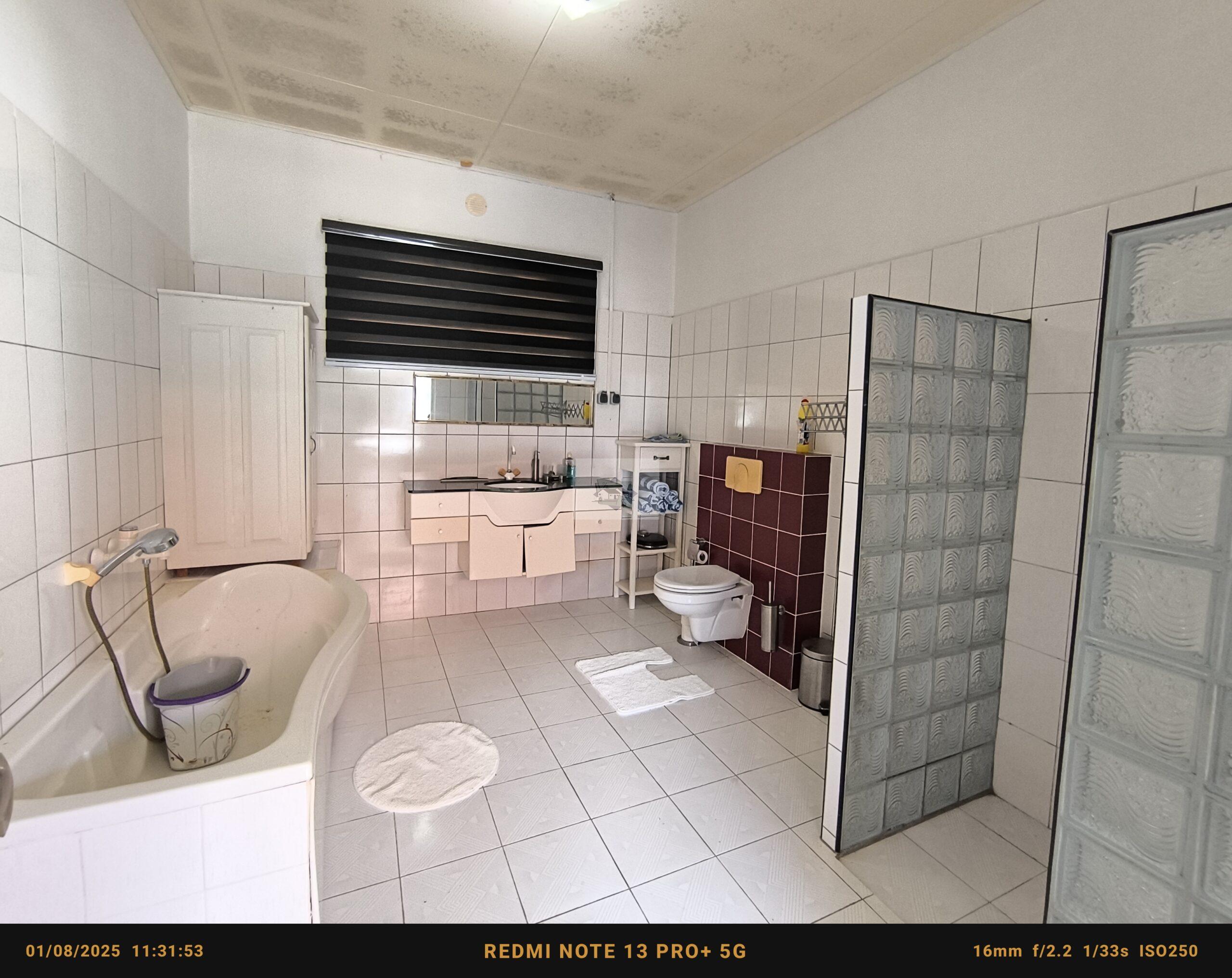 Ruime villa met groot perceel te koop in Jakin project te highway.