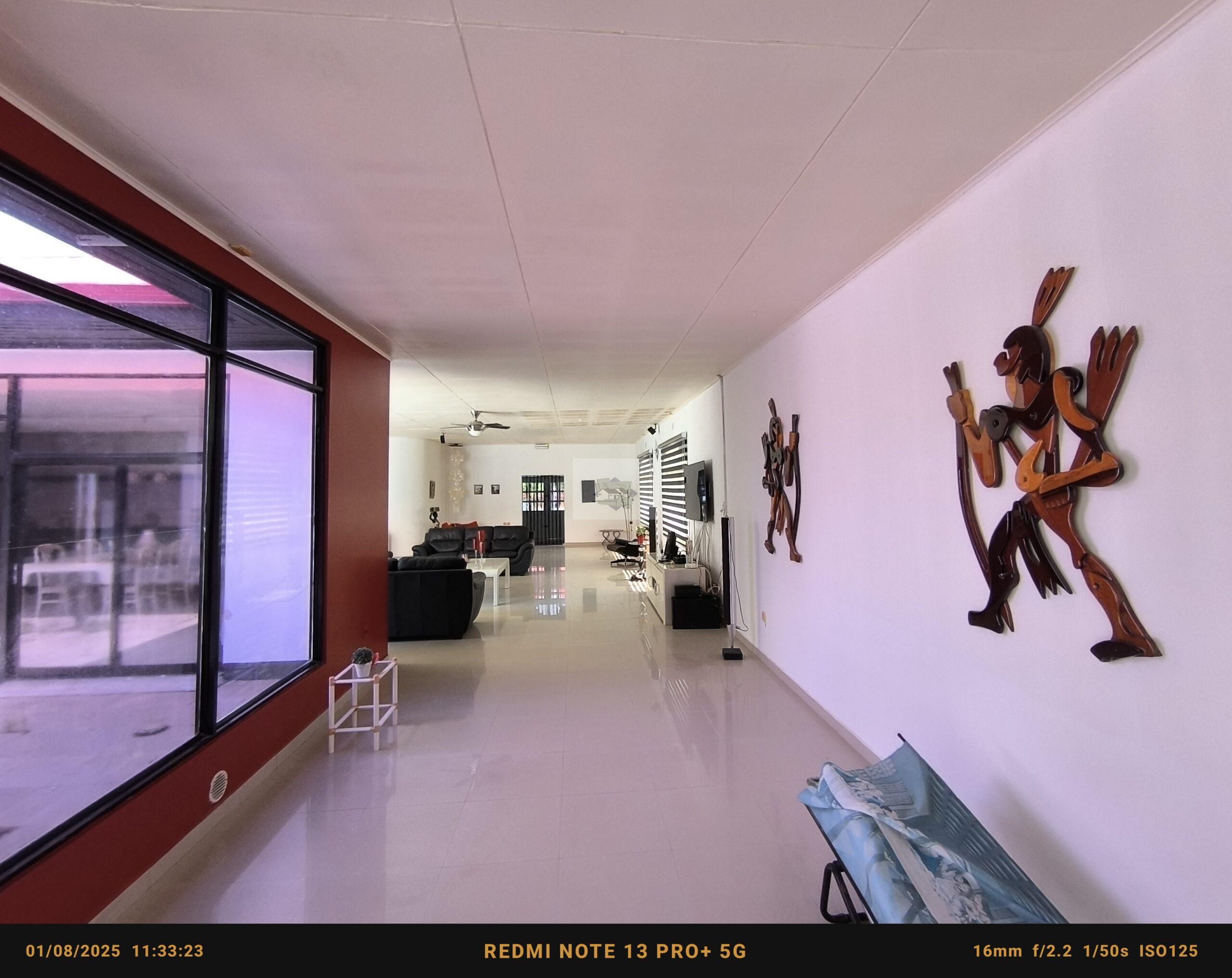 Ruime villa met groot perceel te koop in Jakin project te highway.