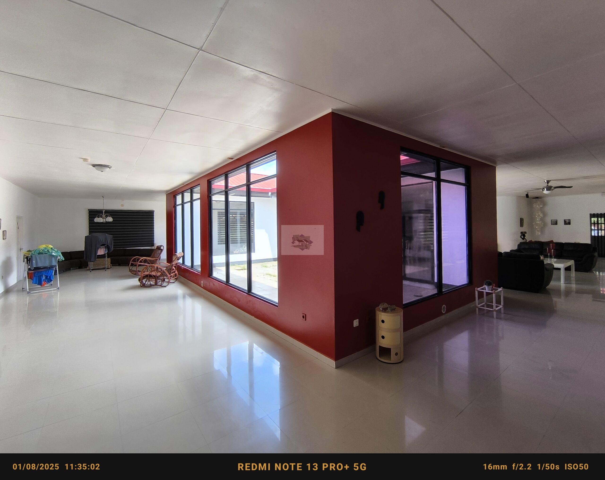 Ruime villa met groot perceel te koop in Jakin project te highway.