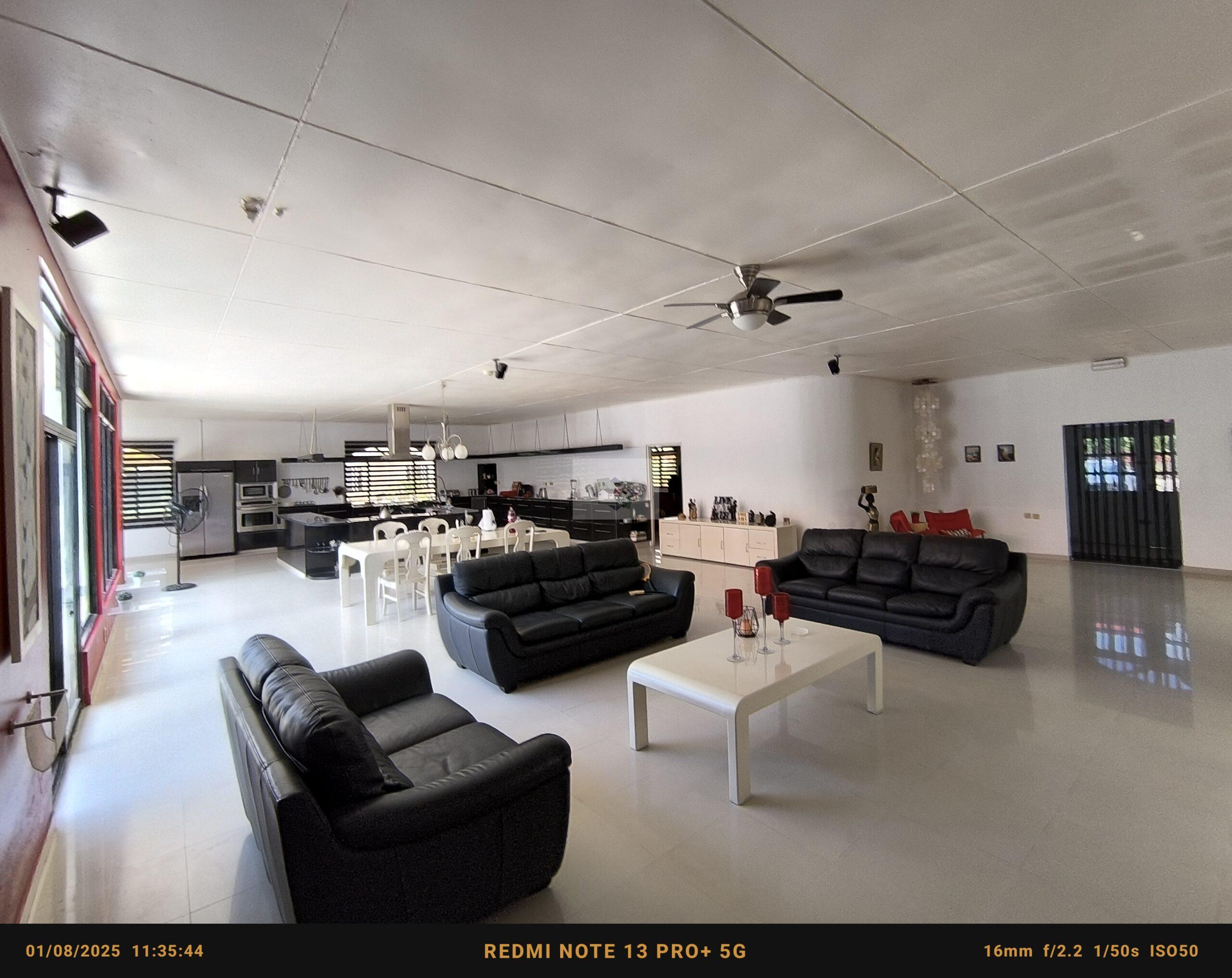 Ruime villa met groot perceel te koop in Jakin project te highway.