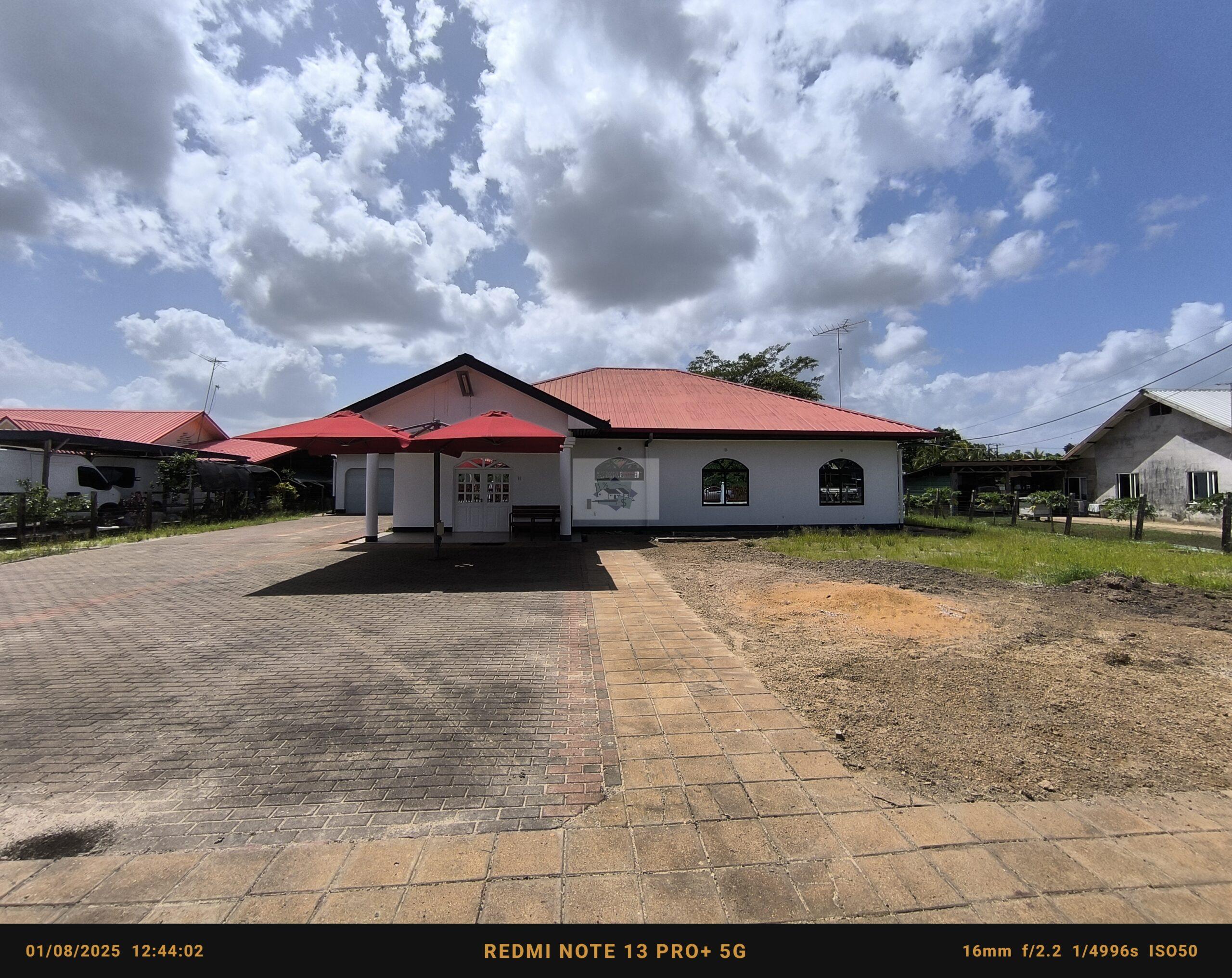 Ruime villa met groot perceel te koop in Jakin project te highway.