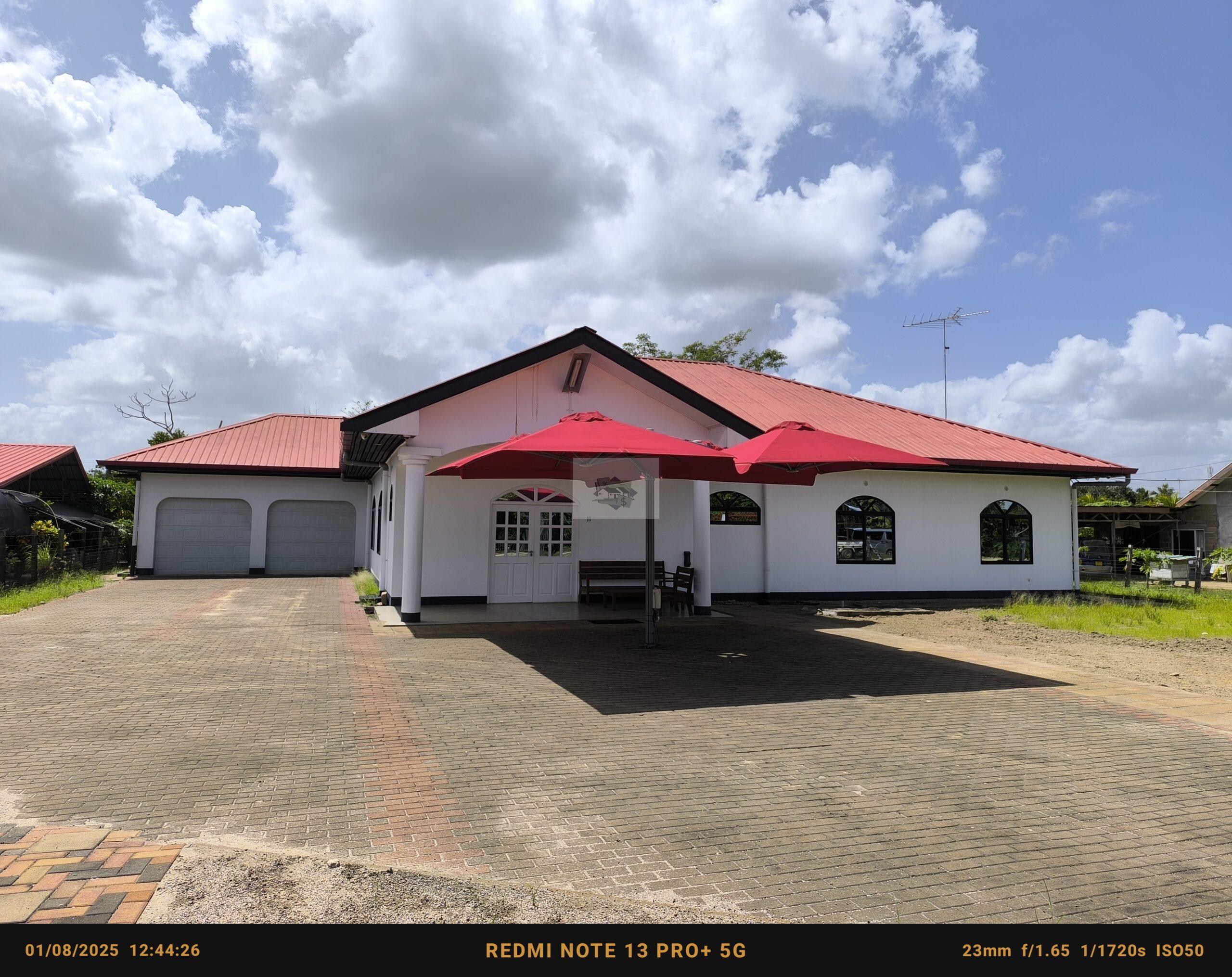 Ruime villa met groot perceel te koop in Jakin project te highway.