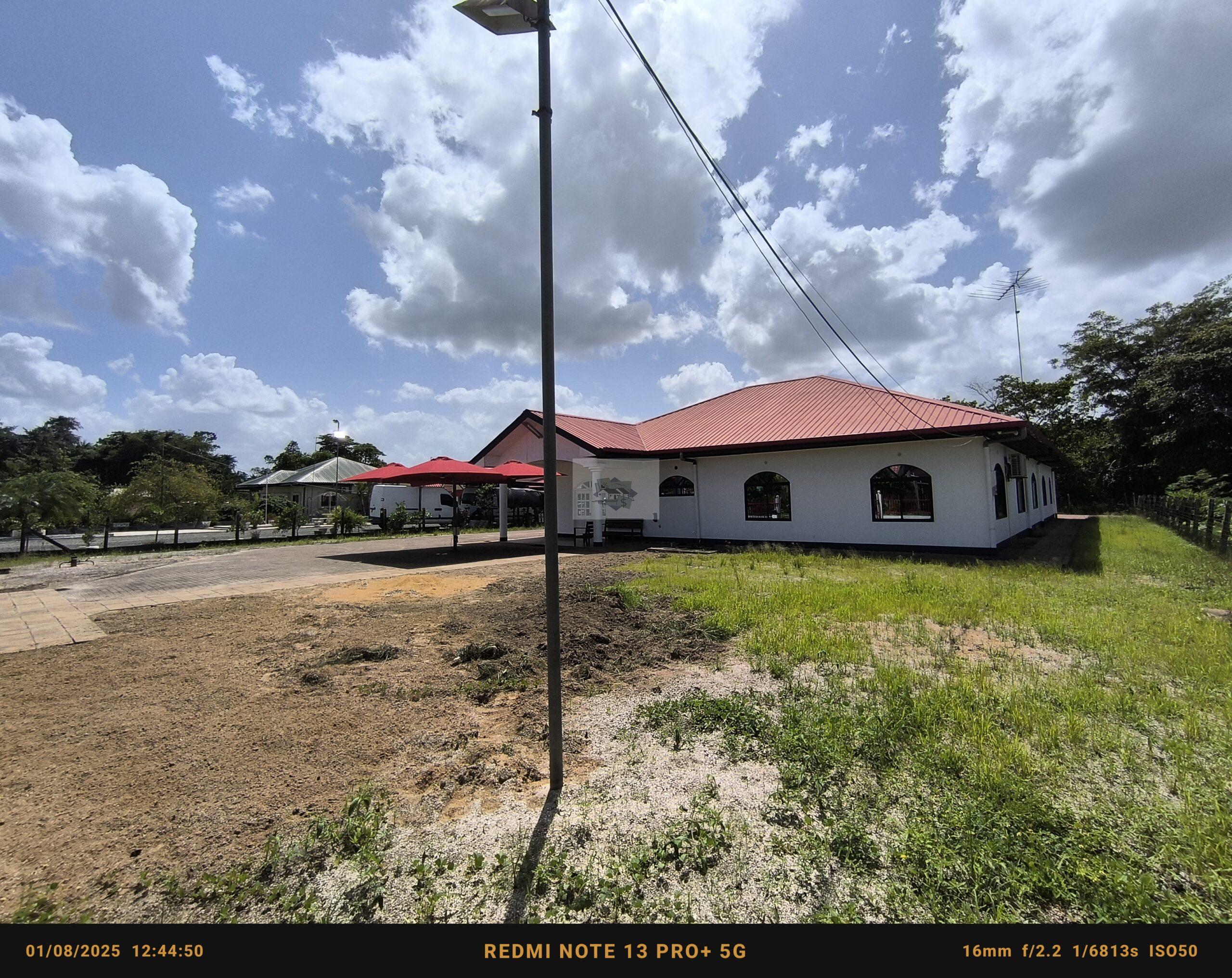 Ruime villa met groot perceel te koop in Jakin project te highway.