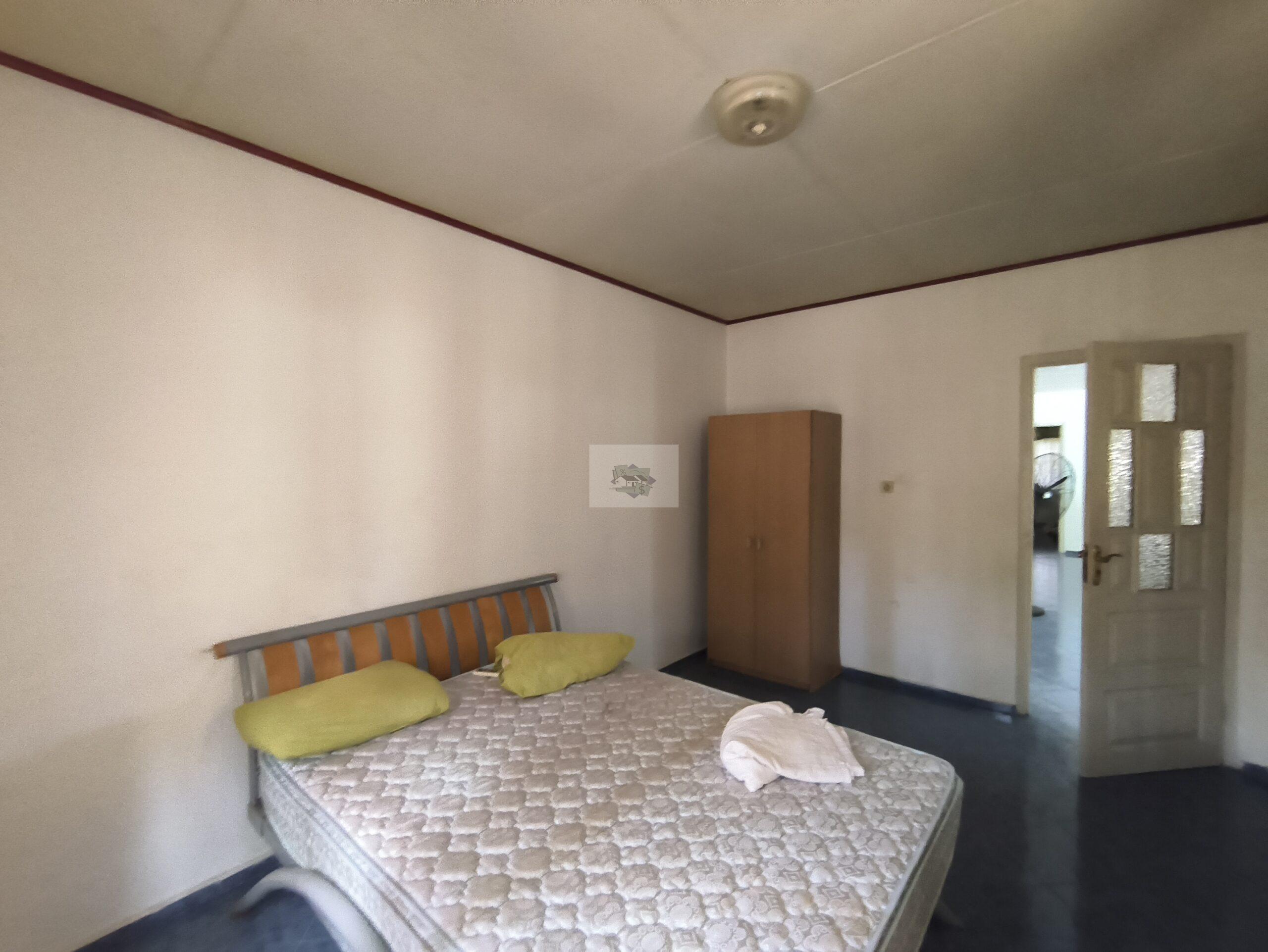 Laagbouw woning op ruimtelijke perceel te pad van Wanica